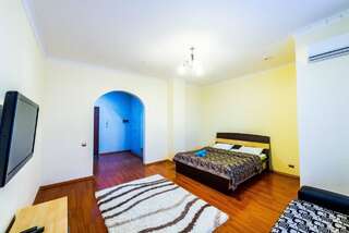 Апартаменты Apartments in the Center on Sarayshyq 34 Нур-Султан Апартаменты с балконом-14
