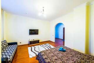 Апартаменты Apartments in the Center on Sarayshyq 34 Нур-Султан Апартаменты с балконом-2
